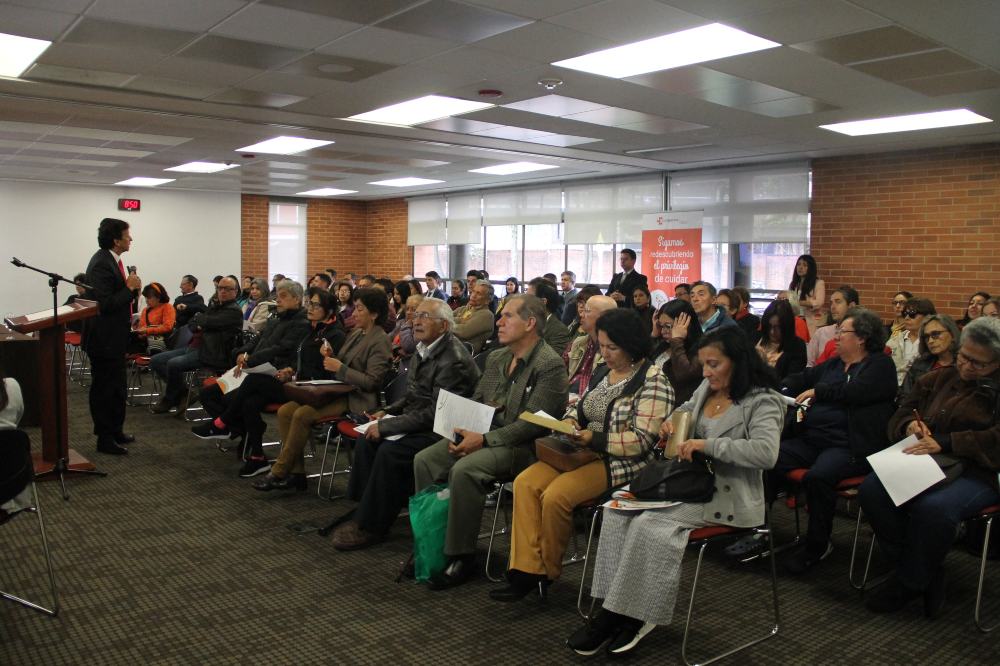 otro señor que continua con la presntacion del mismo tema